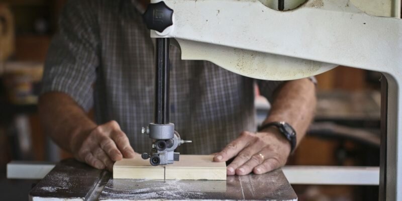 10 Perfect Budget Bandsaw Reviews – Latest Unbiased Insights & Guide (2018)